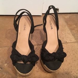 Black Wedge eyelet shoes